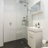 Отель Queen Bed With Private Bathroom In Redfern Apt, фото 8