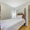 Отель Charming Hamden Home: 2 Mi to Yale University, фото 3