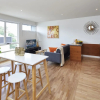 Отель Spacious Carlton 1 bedroom Apt With Secure Parking, фото 7