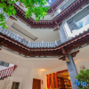 Отель Dali Hepu Log Home Inn, фото 1