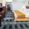 Отель Days Inn & Suites by Wyndham Vancouver в Ванкувере