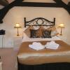 Отель The Shakespeare Lodge - Sleeps up to 12 - HOT TUB, фото 2