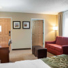 Отель Comfort Suites Airport, фото 4