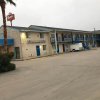 Отель Sky Palace Inn By Jasper Near AT&T Center, фото 1