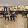 Отель SureStay Plus Hotel by Best Western Roanoke Rapids I-95, фото 38