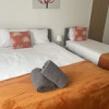 Отель Immaculate 3-bed House in Luton, фото 3