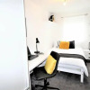 Отель Stylish & Cosy 2 bed Flat With Parking & Bfast, фото 9