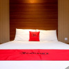 Отель RedDoorz Plus near Mall Ciputra Semarang, фото 14