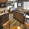 Отель East Avenue Inn & Suites, фото 19