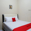 Отель RedDoorz Syariah near Stasiun Pekalongan, фото 7