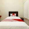 Отель OYO Living 1332 Almonsari Residence, фото 24
