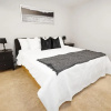 Отель Cheerful 4 Bedroom Townhouse With Parking Wifi, фото 3