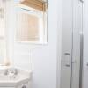 Отель Lovely 1 Bed Self-Contained Flat in Greenwich, фото 6
