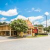 Отель Econo Lodge Inn & Suites at Fort Moore, фото 18