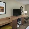 Отель Hampton Inn & Suites Rogers, фото 36