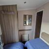 Отель Beautiful 3-bed Caravan at Rockley Park Poole, фото 6