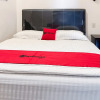 Отель RedDoorz near Pantai Pandan Sibolga 2, фото 11
