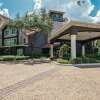 Отель La Quinta Inn & Suites by Wyndham Houston Bush IAH South в Хьюстоне