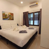 Отель White House With 2br-1bath Near Kathu Water Fall, фото 6