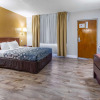 Отель Econo Lodge Inn & Suites On The River, фото 4