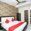 Отель OYO 24164 Hotel Royal Villa, фото 4