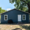Отель Escape to a Restored 1920s East Waco Bungalow, фото 1