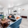 Отель 2BR Park Ave Townhome with parking by Cozysuites, фото 1