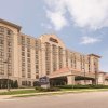 Отель Hampton Inn & Suites Kansas City-Country Club Plaza в Канзас-Сити