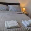 Отель Lovely 2-bedroom flat with free parking, фото 6