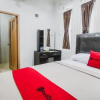 Отель RedDoorz @ Cilandak Barat 2, фото 1