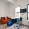 Отель Modern And Cozy Studio - Perfect For A Work Trip Or A Solo Getaway - 747 Lofts Cabin 304 by RedAwnin, фото 4