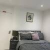 Отель Luxurious 2-bed Apartment in Woolwich, London, фото 4