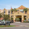 Отель Ramada by Wyndham Suites Orlando Airport, фото 1