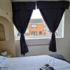 Отель Immaculate 3-bed House With Free Parking in Bolton, фото 2