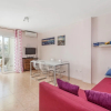 Отель Gorgeous 2-Bed apartment near the beach, фото 5