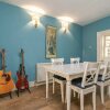 Отель Marvelous 3BR Kennington House w Garden by GuestReady, фото 12