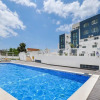 Отель Deluxe Apartment in Albufeira old Town, 200m Walk to Beach, Pool & Parking, фото 7