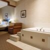 Отель Comfort Suites Grand Rapids North, фото 46