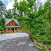 Отель Bearly Hidden, 1 Bedroom, Loft, Resort Pool, Hot Tub, Fireplace, Sleeps 5, фото 1