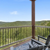 Отель The Branson Stone Cliff Hideaway - 3 Min From Silver Dollar, фото 25
