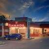 Отель Ramada by Wyndham Pinewood Park Resort North Bay в Норт-Бее