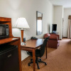 Отель Comfort Suites near Indianapolis Airport, фото 4