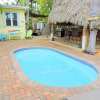 Отель Tiki Getaway 3/2 for 8 Heated Pool, Tiki Hut, Bar, фото 15