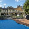 Отель Canberra Short Term & Holiday Accommodation в Гриффите