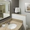 Отель Courtyard by Marriott Seattle Kirkland, фото 43