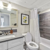 Отель Fun Sola 1BR King Suite Close to DT w Pool, фото 6