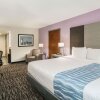 Отель La Quinta Inn & Suites by Wyndham Clarksville в Кларксвилле