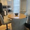 Отель Stunning 2-bed-2bath Apt in Whitby With Parking, фото 8