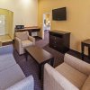 Отель La Quinta Inn & Suites by Wyndham Alvin, фото 25