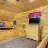 Отель Bearadise 1 Bedroom Home with Hot Tub, фото 2